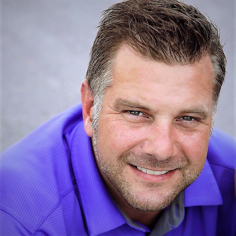 Ryan L Hill headshot